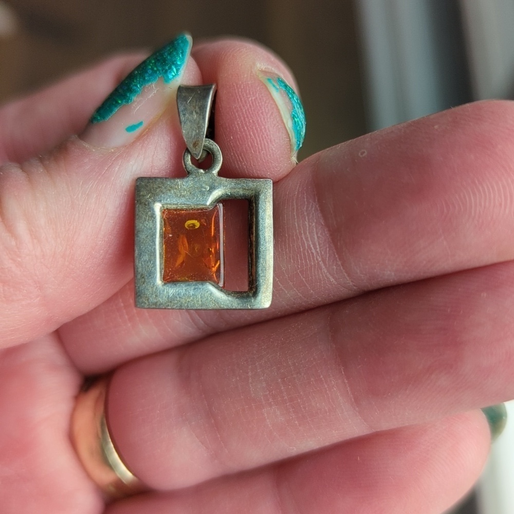 Silver Amber charm - Picture 2 of 4